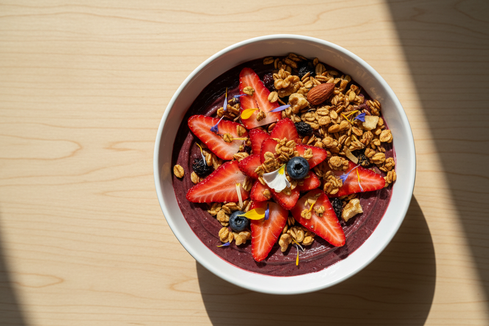KIDS ACAI(raw acai blended with banana, topped with strawberry and homemade vegan gluten-free granola* | *contains tree nuts: almond, walnut)